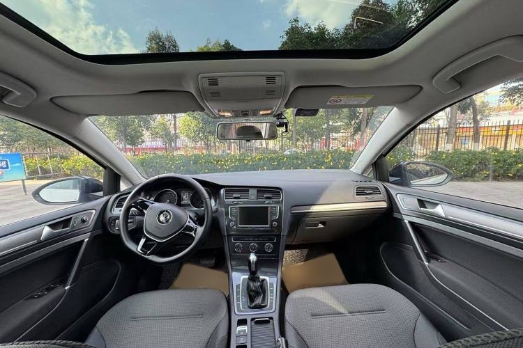 Used Volkswagen Golf 2017 230TSI Automatic Comfort Edition – Celebrating Milestone of One Million Units Interior 1