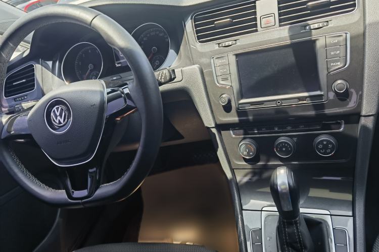 Used Volkswagen Golf 2017 230TSI Automatic Comfort Edition – Celebrating Milestone of One Million Units Interior 1