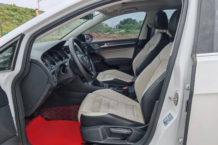 Used Volkswagen Golf 2017 230TSI Automatic Luxury Million-Vehicle Commemorative Edition Interior 1