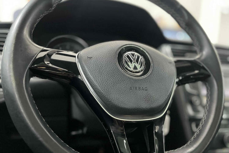 Used Volkswagen Golf 2017 1.6L Automatic Comfort Million-Vehicle Anniversary Edition Interior 1