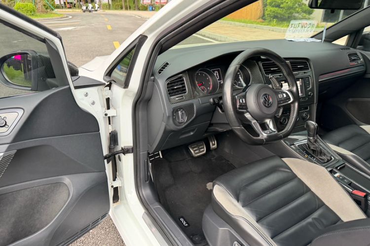 Used Volkswagen Golf 2017 280TSI Automatic R-Line Million-Vehicle Commemorative Edition Interior 10