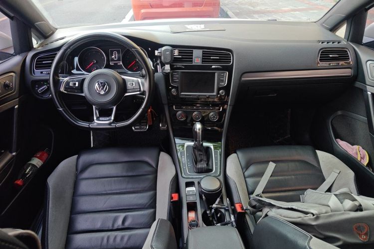 Used Volkswagen Golf 2017 280TSI Automatic R-Line Million-Vehicle Commemorative Edition Interior 2