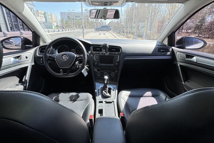 Used Volkswagen Golf 2017 230TSI Automatic Comfort Edition – Celebrating Milestone of One Million Units Interior 2