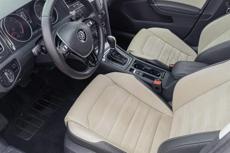 Used Volkswagen Golf 2017 230TSI Automatic Luxury Million-Vehicle Commemorative Edition Interior 2