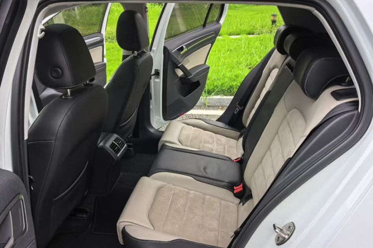 Used Volkswagen Golf 2017 230TSI Automatic Luxury Million-Vehicle Commemorative Edition Interior 2