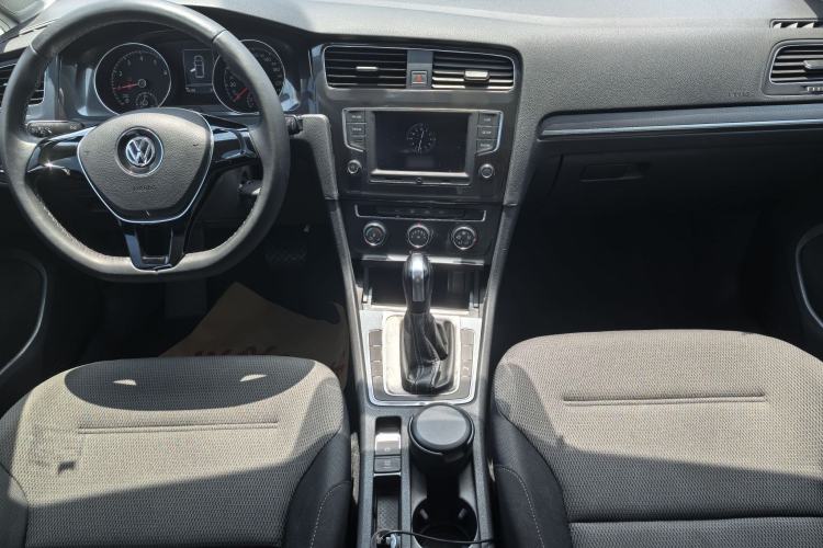 Used Volkswagen Golf 2017 1.6L Automatic Comfort Million-Vehicle Anniversary Edition Interior 2