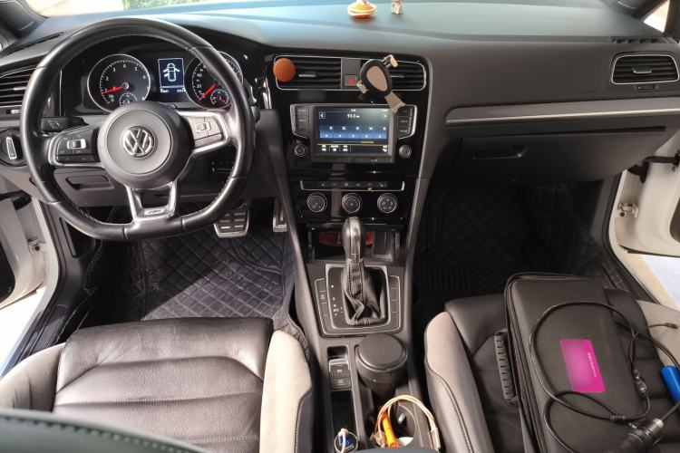 Used Volkswagen Golf 2017 280TSI Automatic R-Line Million-Vehicle Commemorative Edition Interior 2