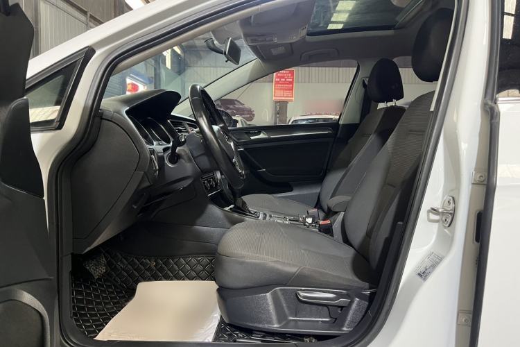 Used Volkswagen Golf 2017 1.6L Automatic Comfort Million-Vehicle Anniversary Edition Interior 2