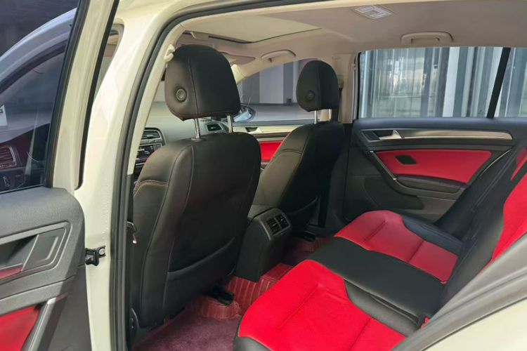 Used Volkswagen Golf 2017 230TSI Automatic Comfort Edition – Celebrating Milestone of One Million Units Interior 2