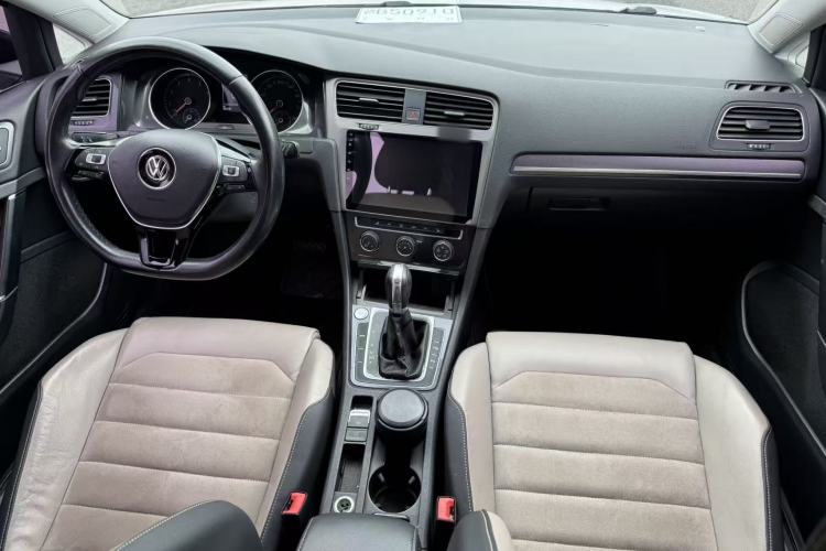 Used Volkswagen Golf 2017 230TSI Automatic Luxury Million-Vehicle Commemorative Edition Interior 2