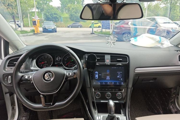 Used Volkswagen Golf 2017 230TSI Automatic Luxury Million-Vehicle Commemorative Edition Interior 2