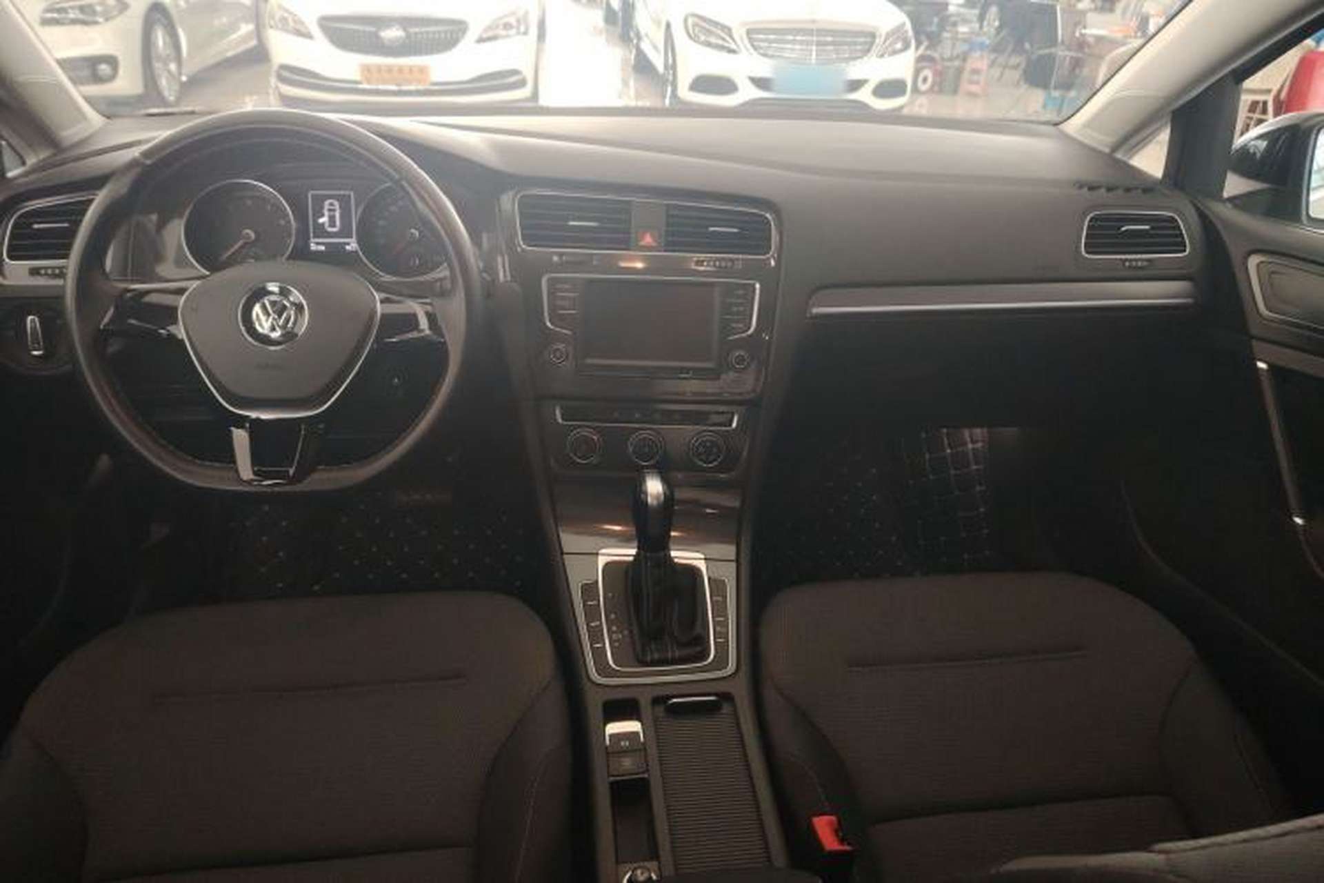 Used Volkswagen Golf 2017 1.6L Automatic Comfort Million-Vehicle Anniversary Edition Interior 2