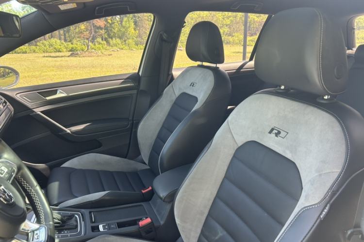 Used Volkswagen Golf 2017 280TSI Automatic R-Line Million-Vehicle Commemorative Edition Interior 2