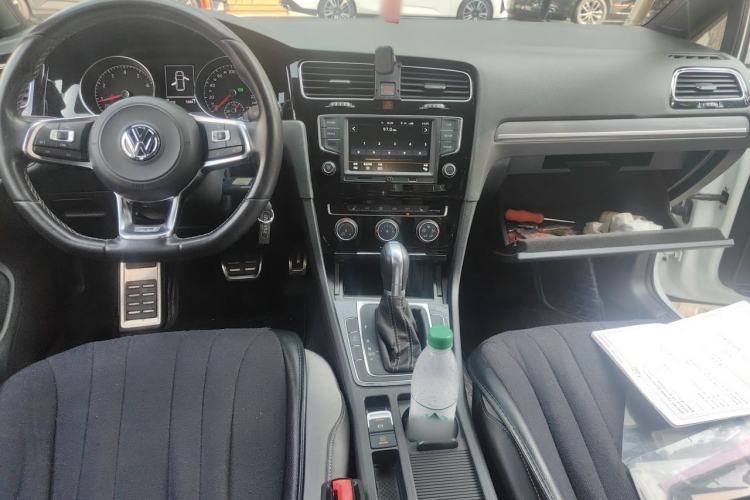 Used Volkswagen Golf 2017 280TSI Automatic R-Line Million-Vehicle Commemorative Edition Interior 2