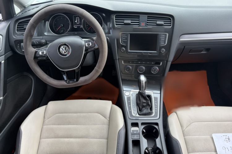 Used Volkswagen Golf 2017 230TSI Automatic Luxury Million-Vehicle Commemorative Edition Interior 2