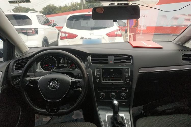 Used Volkswagen Golf 2017 230TSI Automatic Comfort Edition – Celebrating Milestone of One Million Units Interior 2