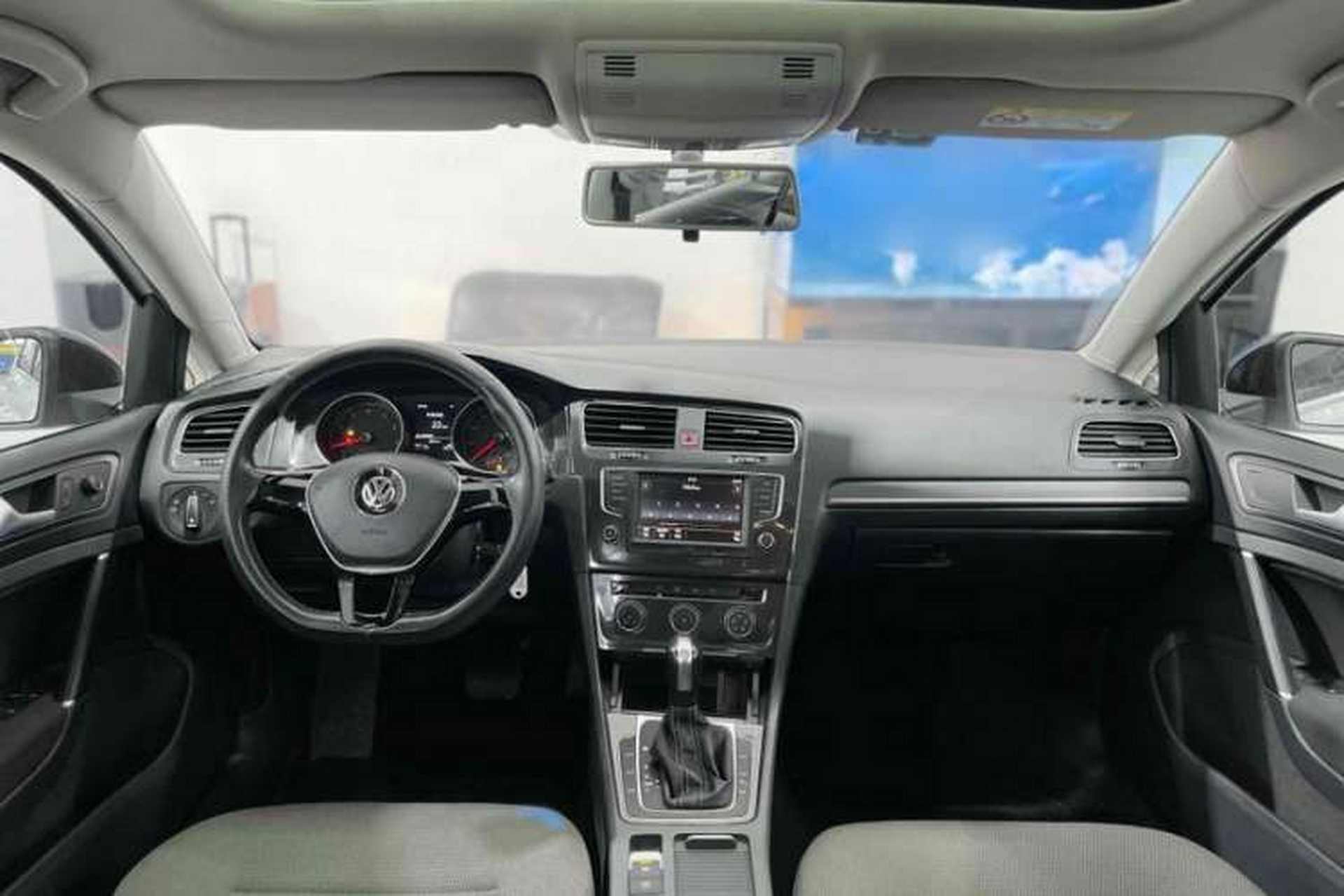 Used Volkswagen Golf 2017 1.6L Automatic Comfort Million-Vehicle Anniversary Edition Interior 2