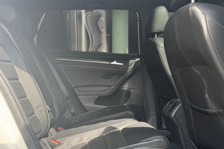 Used Volkswagen Golf 2017 2.0TSI R Interior 3