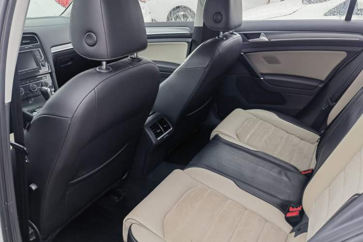Used Volkswagen Golf 2017 230TSI Automatic Luxury Million-Vehicle Commemorative Edition Interior 3