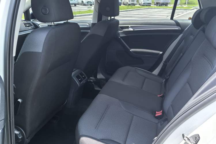 Used Volkswagen Golf 2017 1.6L Automatic Comfort Million-Vehicle Anniversary Edition Interior 3