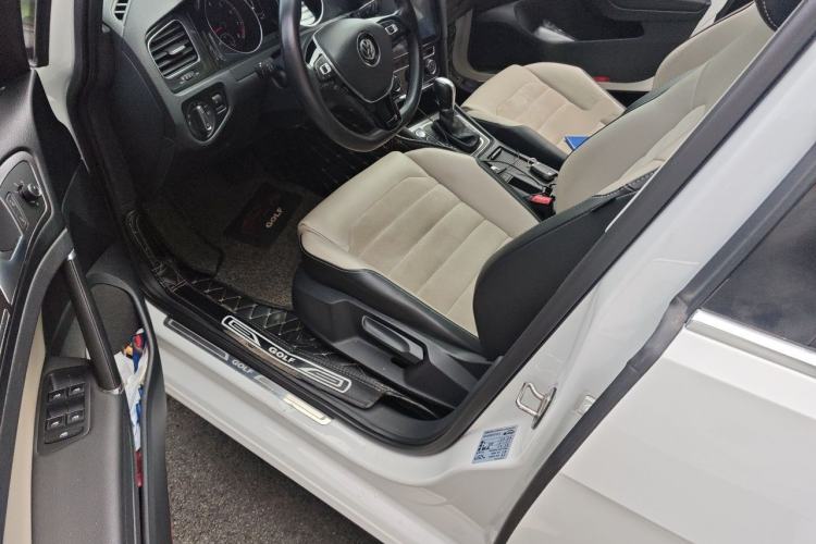 Used Volkswagen Golf 2017 230TSI Automatic Luxury Million-Vehicle Commemorative Edition Interior 3
