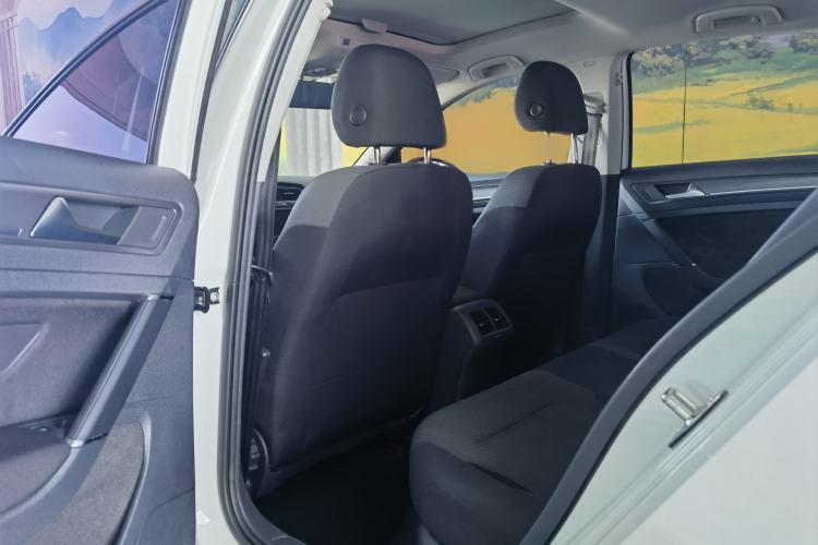 Used Volkswagen Golf 2017 230TSI Automatic Comfort Edition – Celebrating Milestone of One Million Units Interior 3