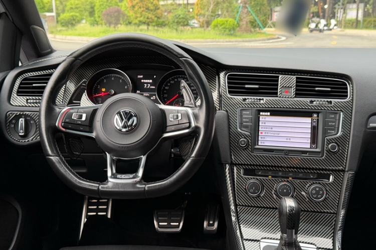 Used Volkswagen Golf 2017 280TSI Automatic R-Line Million-Vehicle Commemorative Edition Interior 3