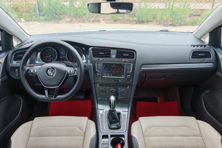 Used Volkswagen Golf 2017 230TSI Automatic Luxury Million-Vehicle Commemorative Edition Interior 3