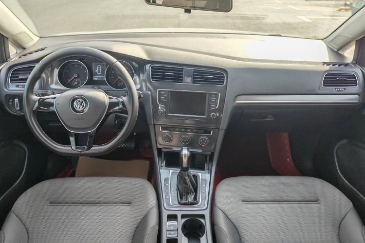 Used Volkswagen Golf 2017 1.6L Automatic Comfort Million-Vehicle Anniversary Edition Interior 3