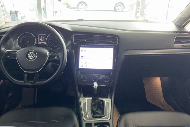 Used Volkswagen Golf 2017 230TSI Automatic Comfort Edition – Celebrating Milestone of One Million Units Interior 3