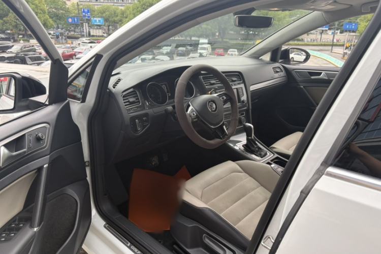 Used Volkswagen Golf 2017 230TSI Automatic Luxury Million-Vehicle Commemorative Edition Interior 3
