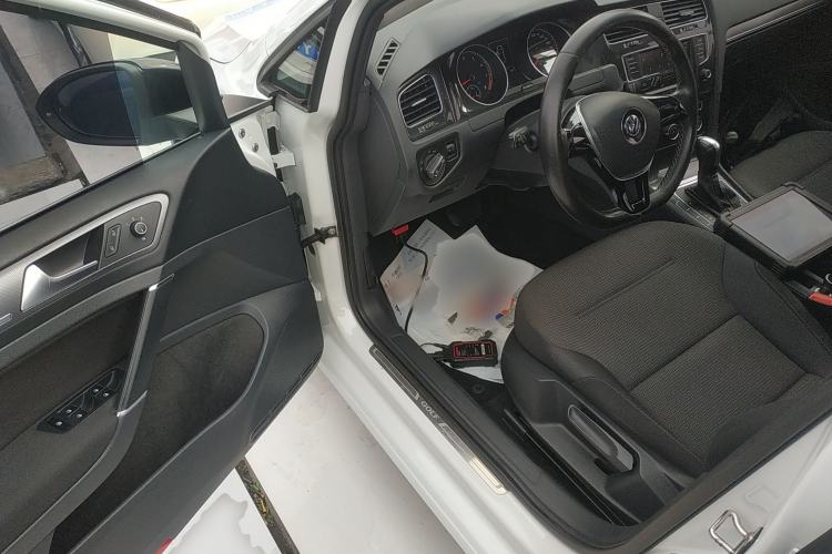 Used Volkswagen Golf 2017 230TSI Automatic Comfort Edition – Celebrating Milestone of One Million Units Interior 3