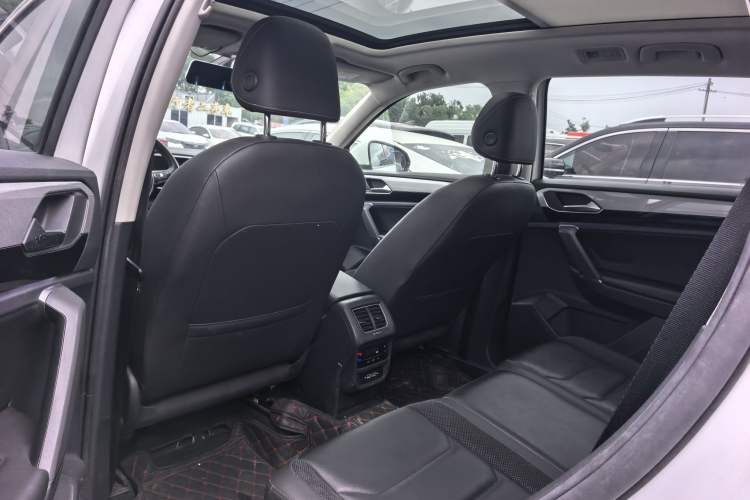 Used Volkswagen Golf 2017 230TSI Automatic Luxury Million-Vehicle Commemorative Edition Interior 3