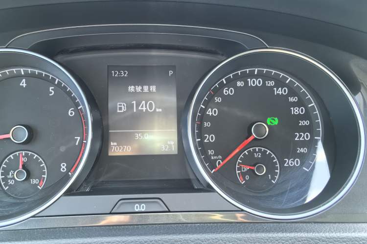 Used Volkswagen Golf 2017 1.6L Automatic Comfort Million-Vehicle Anniversary Edition Interior 4