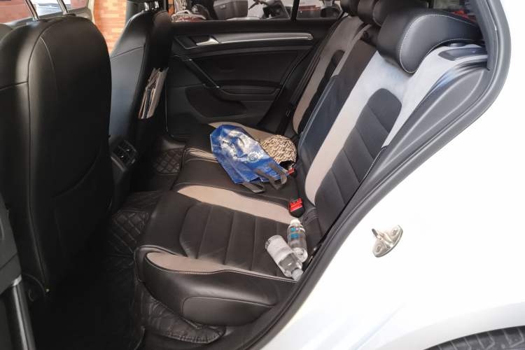 Used Volkswagen Golf 2017 280TSI Automatic R-Line Million-Vehicle Commemorative Edition Interior 4