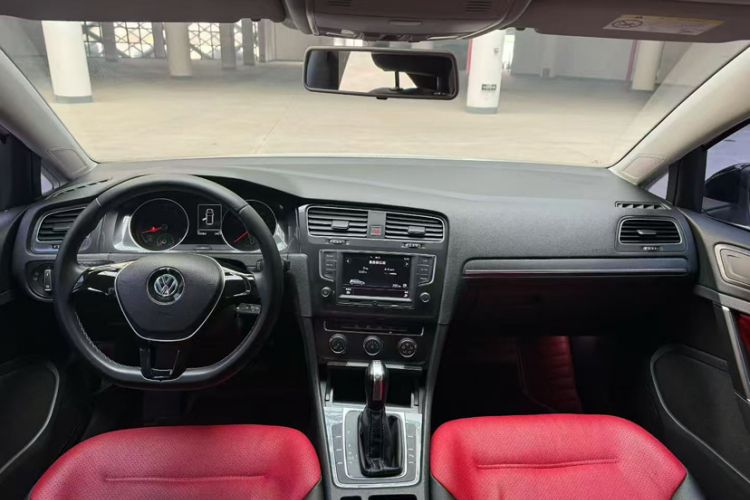 Used Volkswagen Golf 2017 230TSI Automatic Comfort Edition – Celebrating Milestone of One Million Units Interior 4