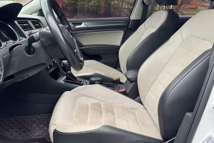 Used Volkswagen Golf 2017 230TSI Automatic Luxury Million-Vehicle Commemorative Edition Interior 4