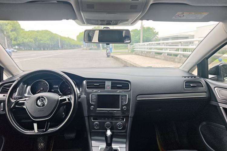Used Volkswagen Golf 2017 230TSI Automatic Comfort Edition – Celebrating Milestone of One Million Units Interior 4