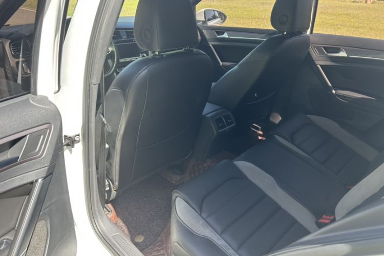 Used Volkswagen Golf 2017 280TSI Automatic R-Line Million-Vehicle Commemorative Edition Interior 4