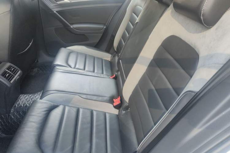 Used Volkswagen Golf 2017 280TSI Automatic R-Line Million-Vehicle Commemorative Edition Interior 4