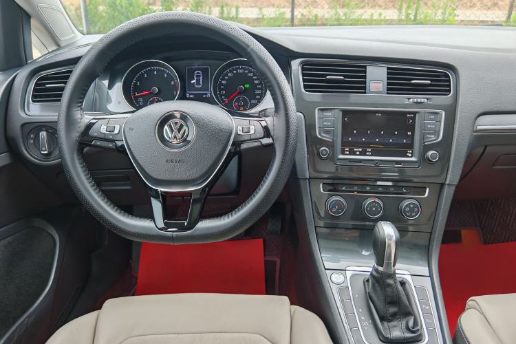Used Volkswagen Golf 2017 230TSI Automatic Luxury Million-Vehicle Commemorative Edition Interior 4