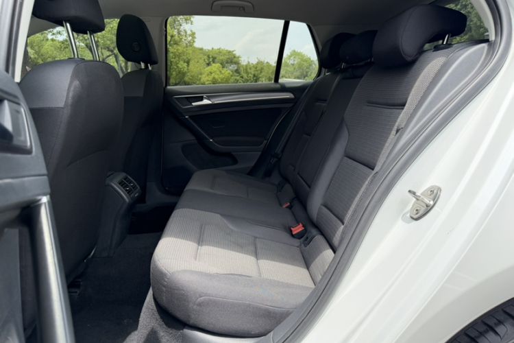 Used Volkswagen Golf 2017 1.6L Automatic Comfort Million-Vehicle Anniversary Edition Interior 4