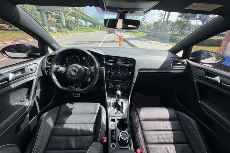 Used Volkswagen Golf 2017 2.0TSI R Interior 5