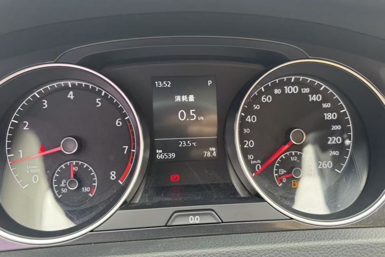 Used Volkswagen Golf 2017 230TSI Automatic Luxury Million-Vehicle Commemorative Edition Interior 5