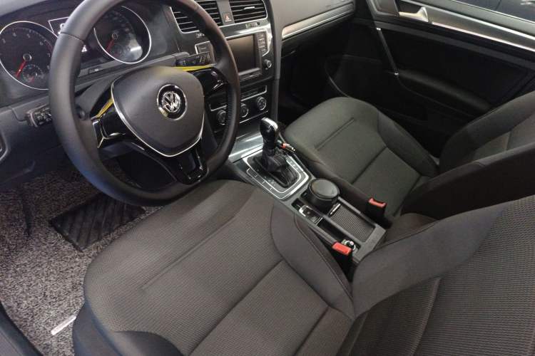 Used Volkswagen Golf 2017 230TSI Automatic Comfort Edition – Celebrating Milestone of One Million Units Interior 5