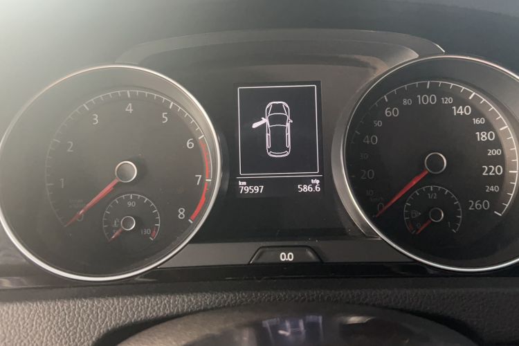 Used Volkswagen Golf 2017 280TSI Automatic R-Line Million-Vehicle Commemorative Edition Interior 5