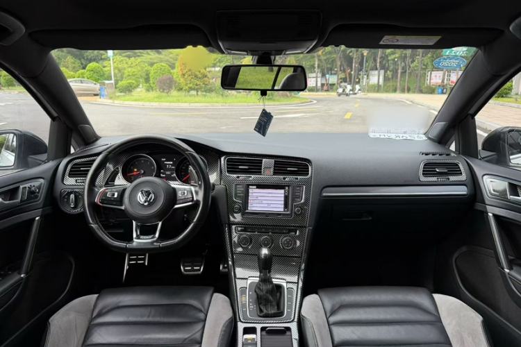 Used Volkswagen Golf 2017 280TSI Automatic R-Line Million-Vehicle Commemorative Edition Interior 5