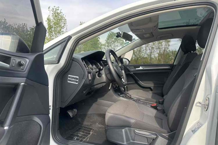 Used Volkswagen Golf 2017 230TSI Automatic Comfort Edition – Celebrating Milestone of One Million Units Interior 5
