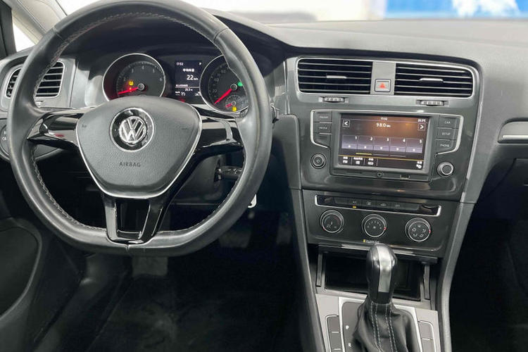 Used Volkswagen Golf 2017 1.6L Automatic Comfort Million-Vehicle Anniversary Edition Interior 5