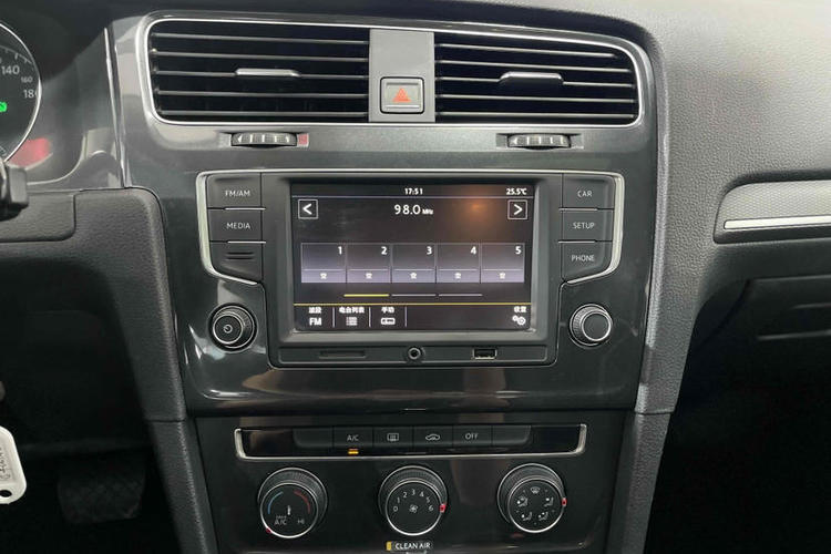 Used Volkswagen Golf 2017 1.6L Automatic Comfort Million-Vehicle Anniversary Edition Interior 6
